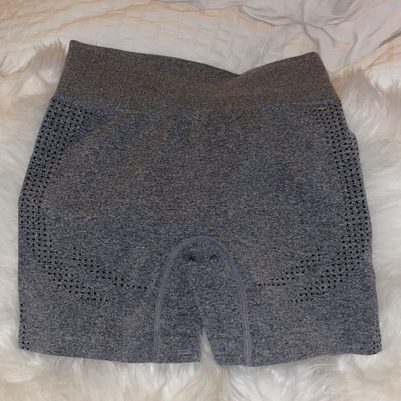 SEAMLESS GRIDDING SPORTS SHORTS - Picture 5 of 5